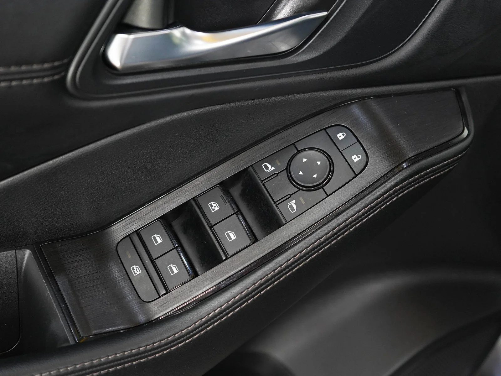 Used 2023 Gun Metallic Nissan SV image 20