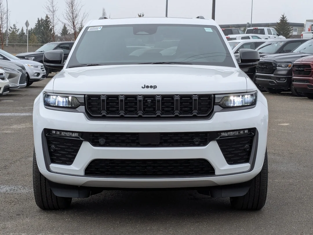New 2026 White Jeep Limited Reserve - - 4x4 - Panoramic Sunroof - Nappa Leather - Ventilated Seats & More! image 3