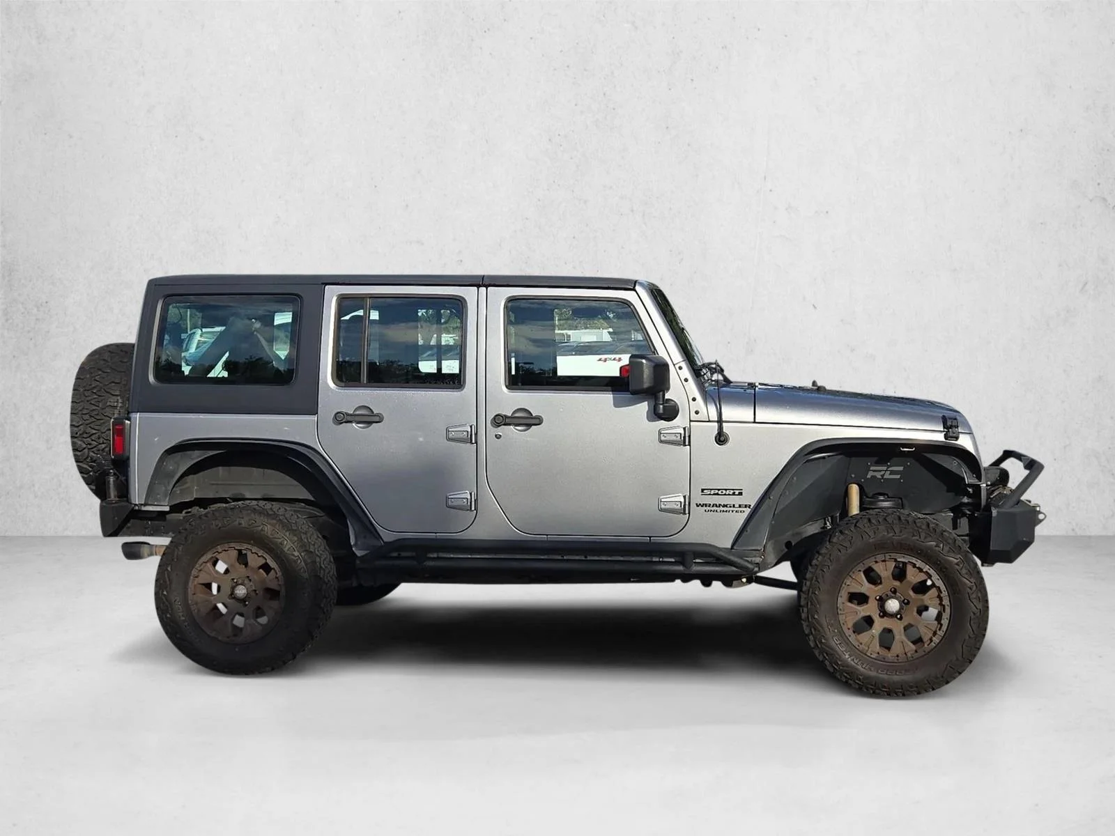 Used 2015 Billet Silver Metallic Clearcoat Jeep Sport image 4