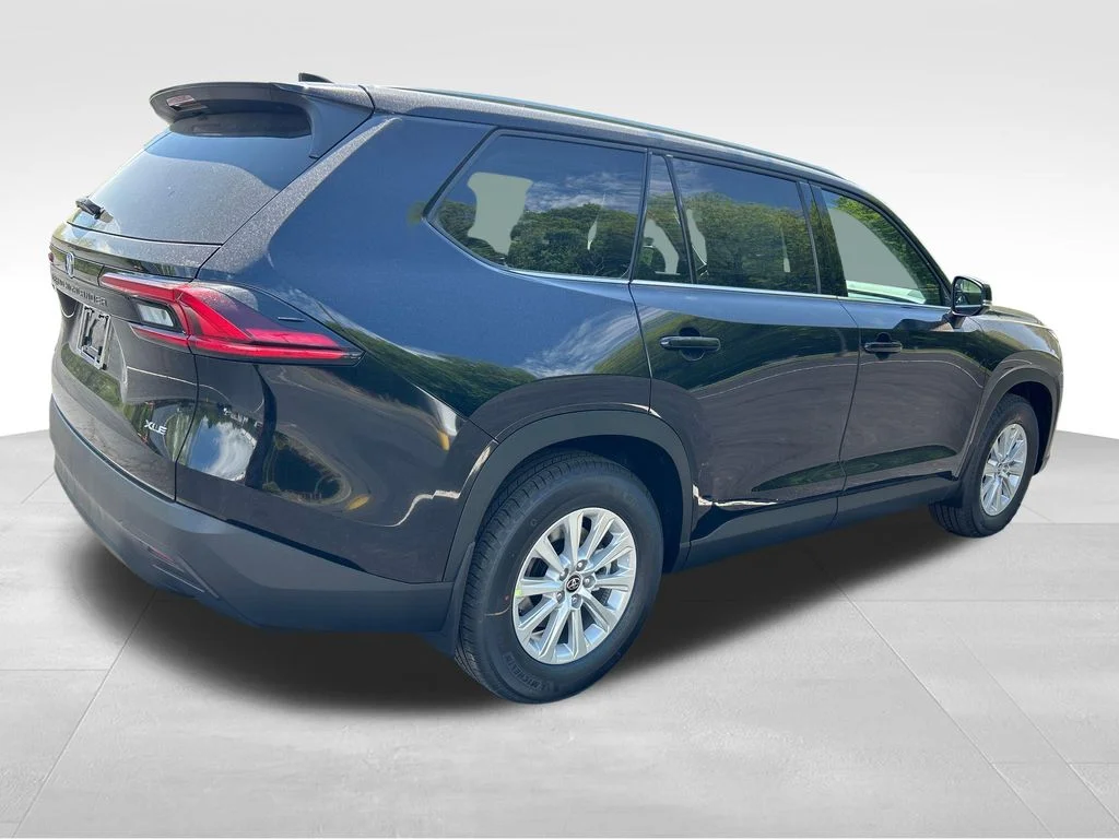 New 2026 Midnight Black Met Toyota XLE image 5