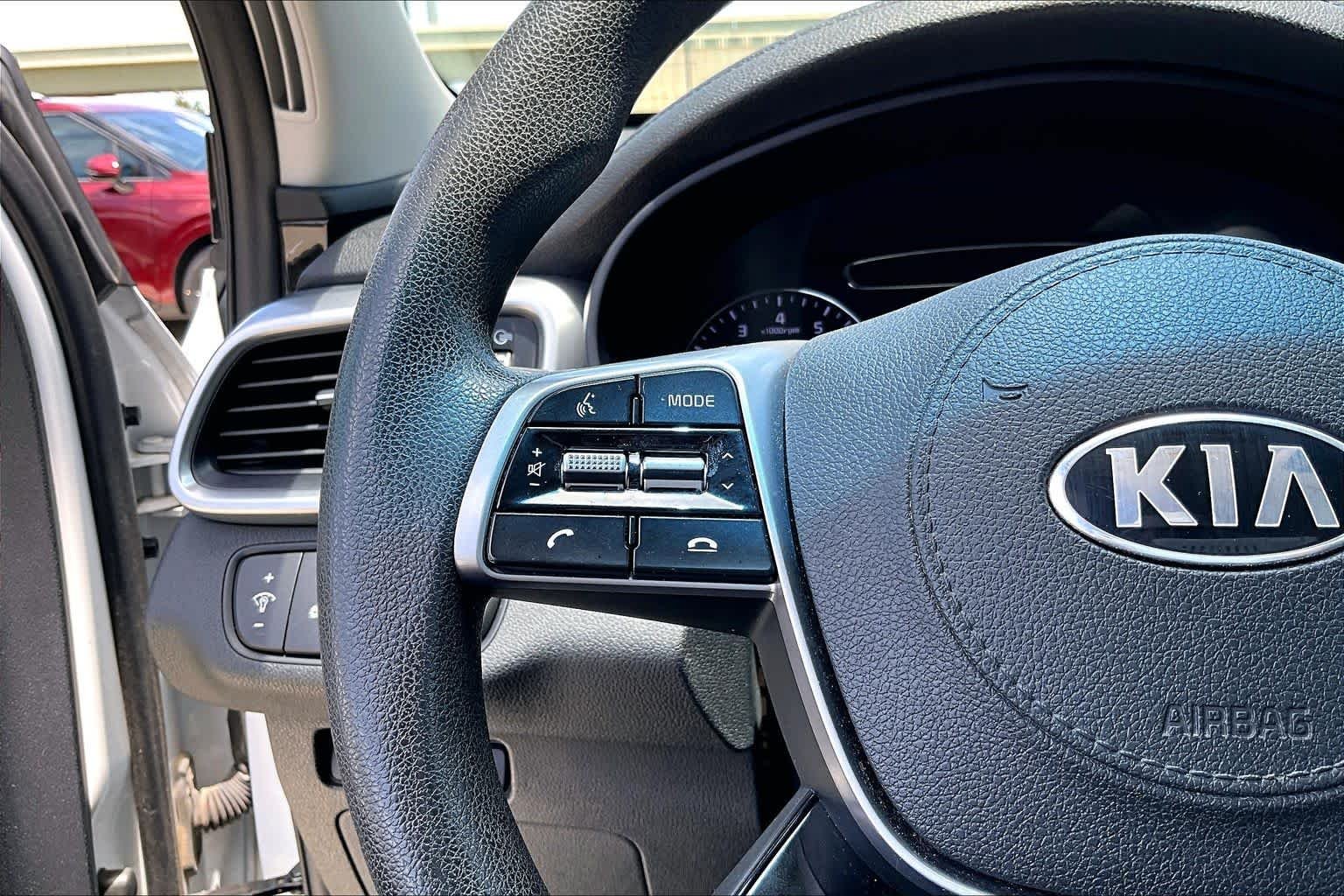 Used 2019 Snow White Pearl Kia LX V6 image 21