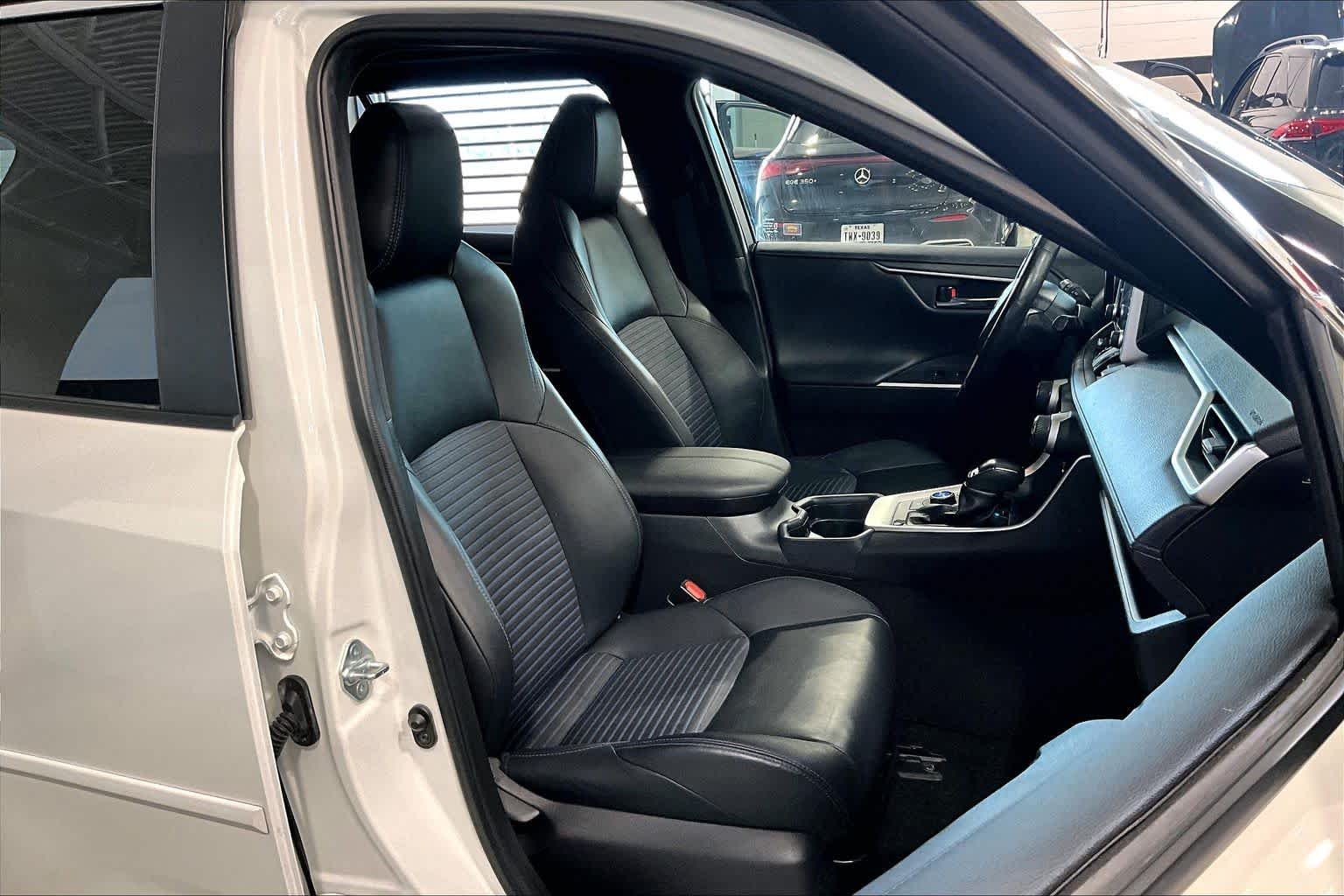 Used 2021 Blizzard Pearl/Midnight Black Metallic Toyota Hybrid XSE image 9