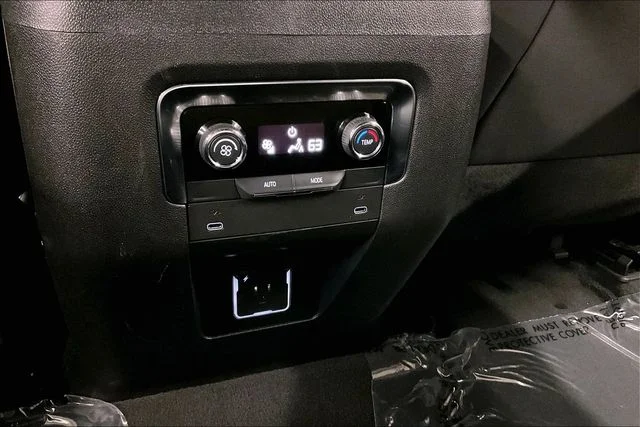 2025 Chevrolet Suburban Z71 - Photo 33
