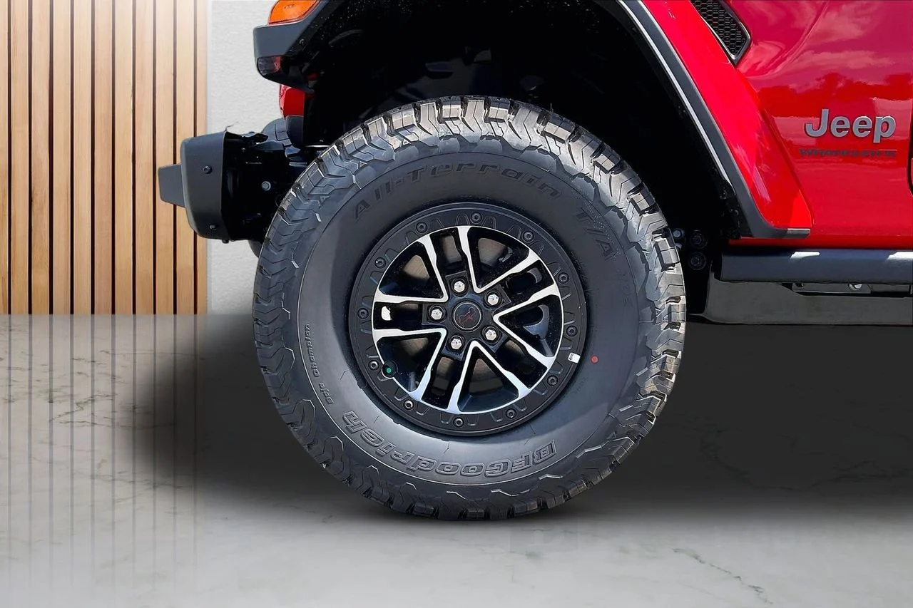 New 2026 Firecracker Red Clear-Coat Exterior Paint Jeep Rubicon X image 27