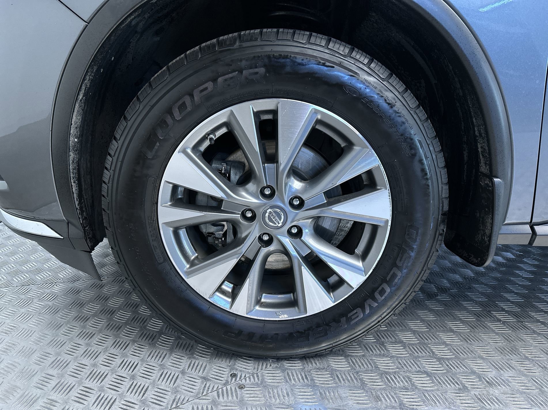 Used 2018 Gun Metallic Nissan SL image 26