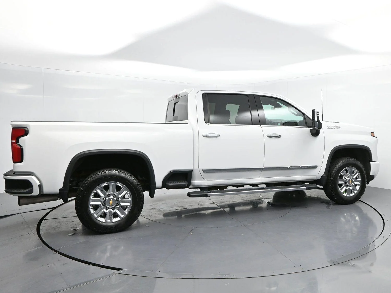 Used 2024 Summit White Chevrolet High Country image 8