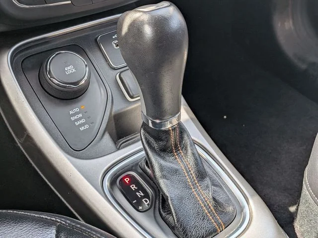 Used 2017 Green Jeep Latitude image 19