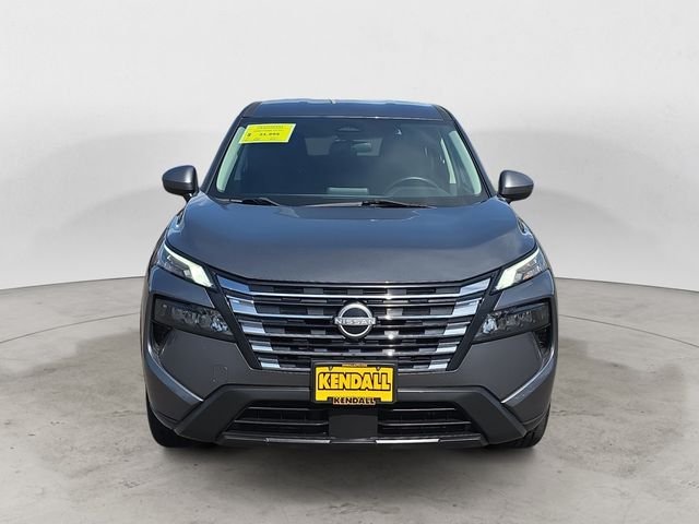 Used 2024 Gray Nissan SV image 2