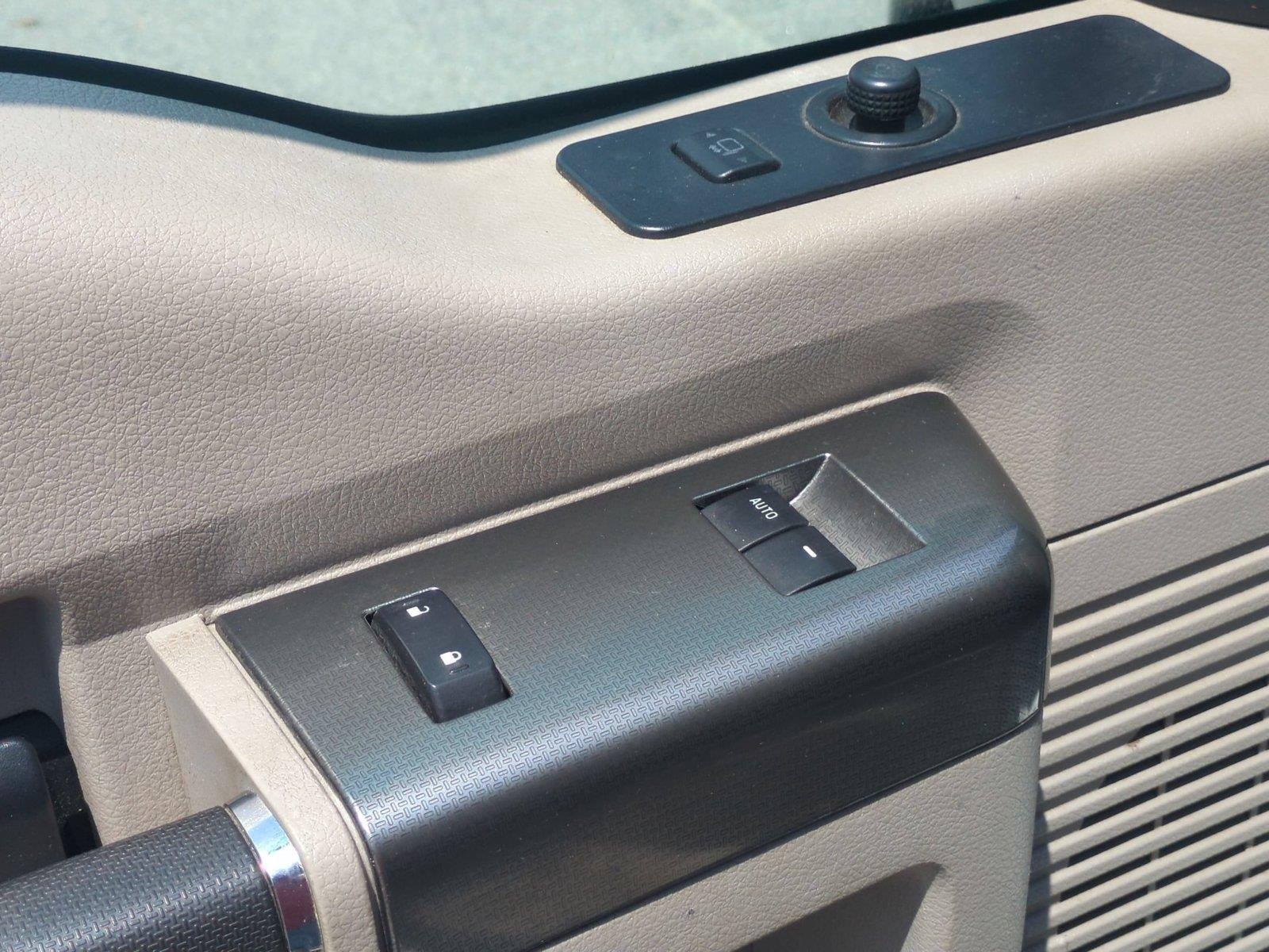 Used 2008 Silver Clearcoat Metallic Ford FX4 image 16