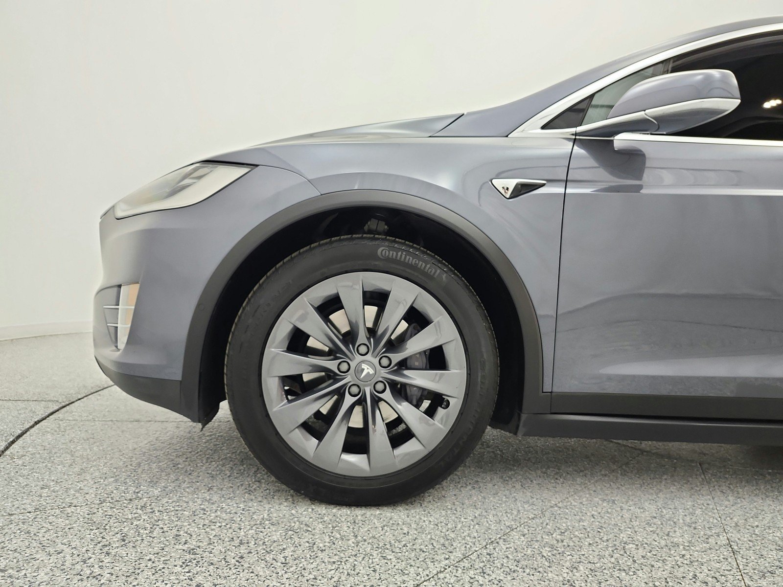 Used 2017 Midnight Silver Metallic Tesla 90D image 17