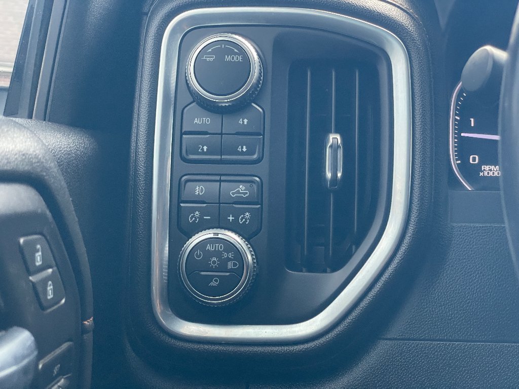 Used 2022 Summit White GMC AT4 image 11