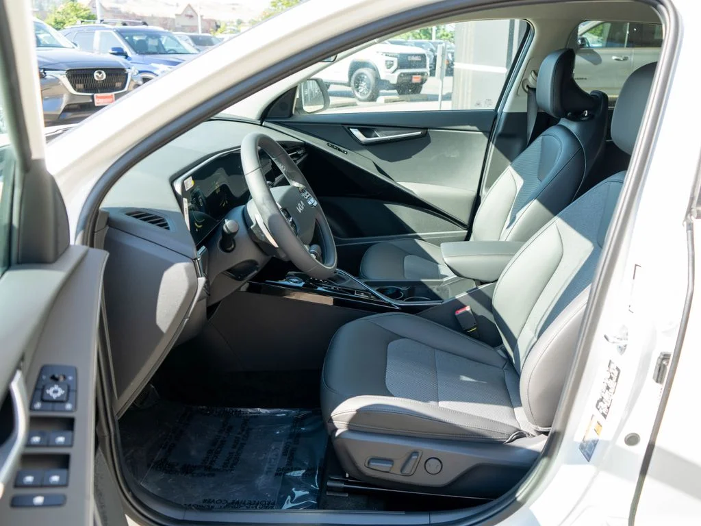 New 2026 Snow White Pearl Kia EX image 11