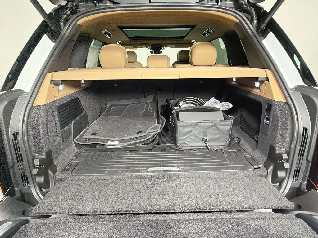 New 2026 Fuji White Land Rover SE PHEV image 28