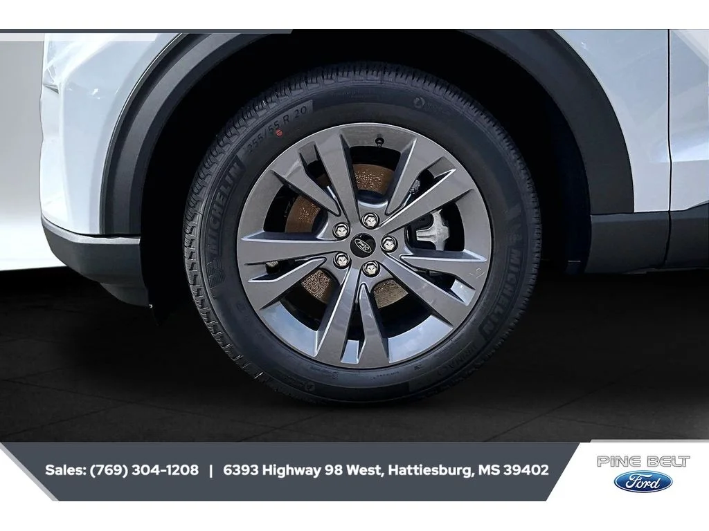New 2026 Space White Metallic Ford Active image 7
