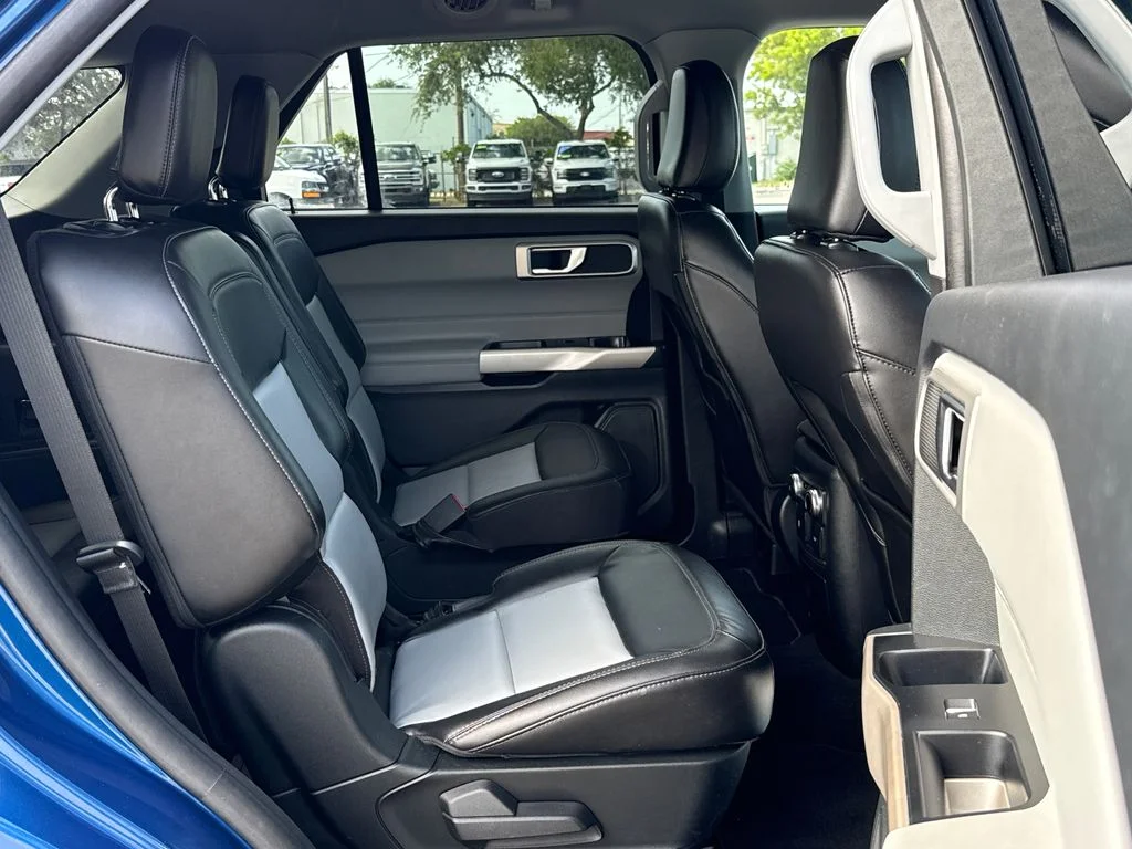 Certified Used 2023 Blue Ford XLT image 28