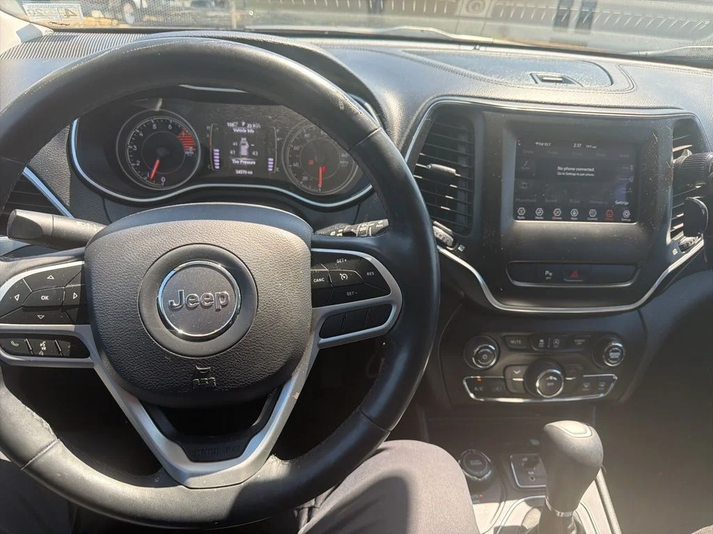 Used 2019 Gray Jeep Latitude image 16