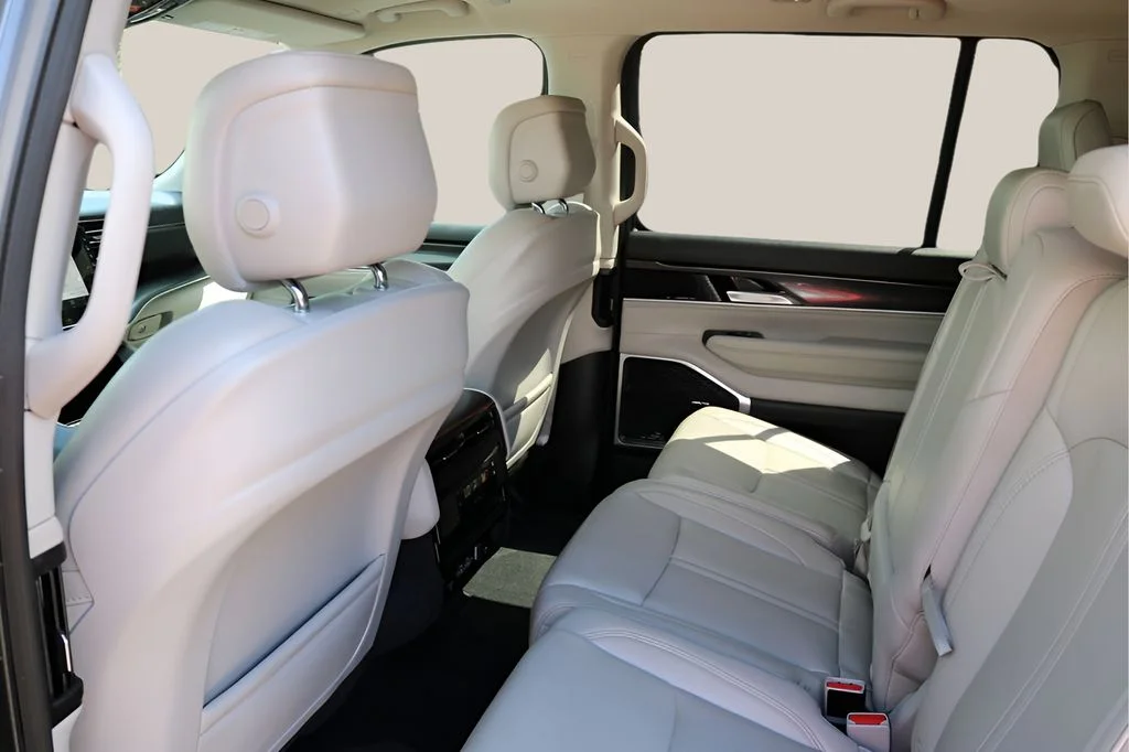 Used 2024 Gray Jeep Base image 15