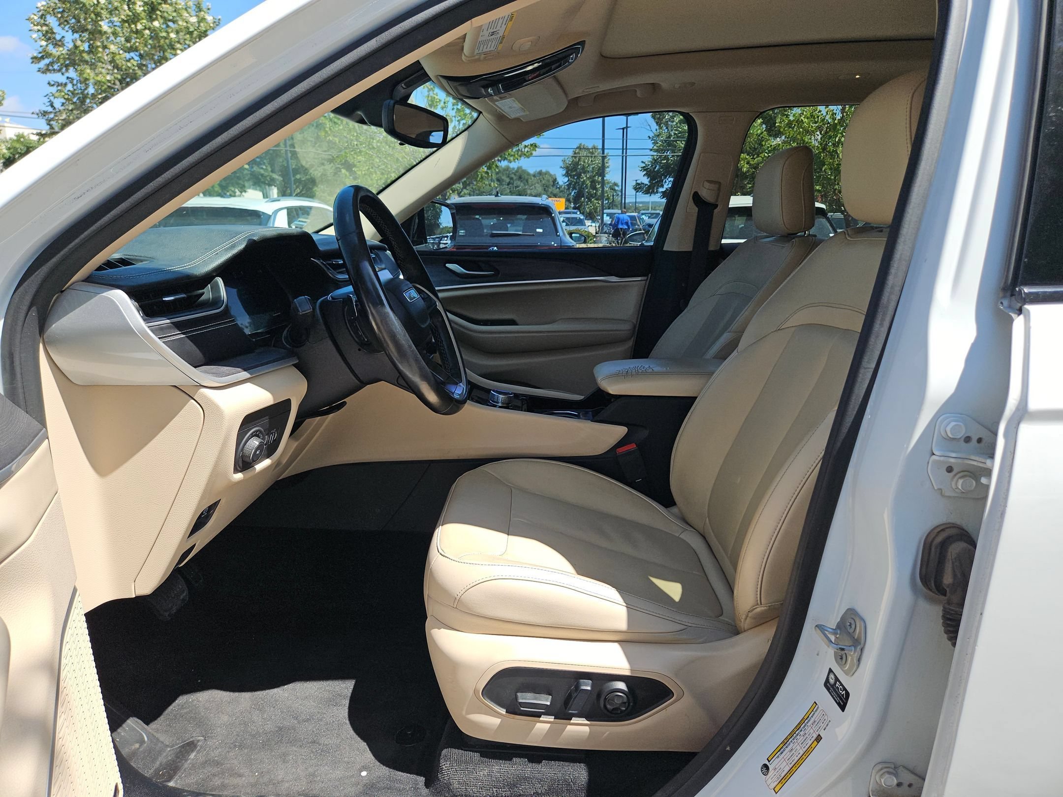 Used 2021 Bright White Clearcoat Jeep Limited image 9