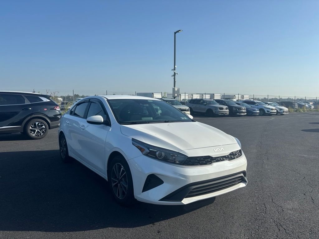 2023 Kia Forte LXS AT's photo
