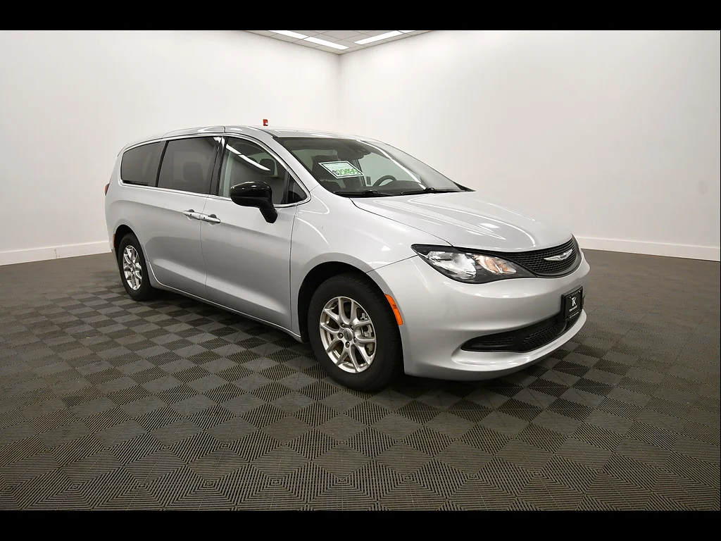 Used 2024 Silver Mist Clear Coat Chrysler LX image 10