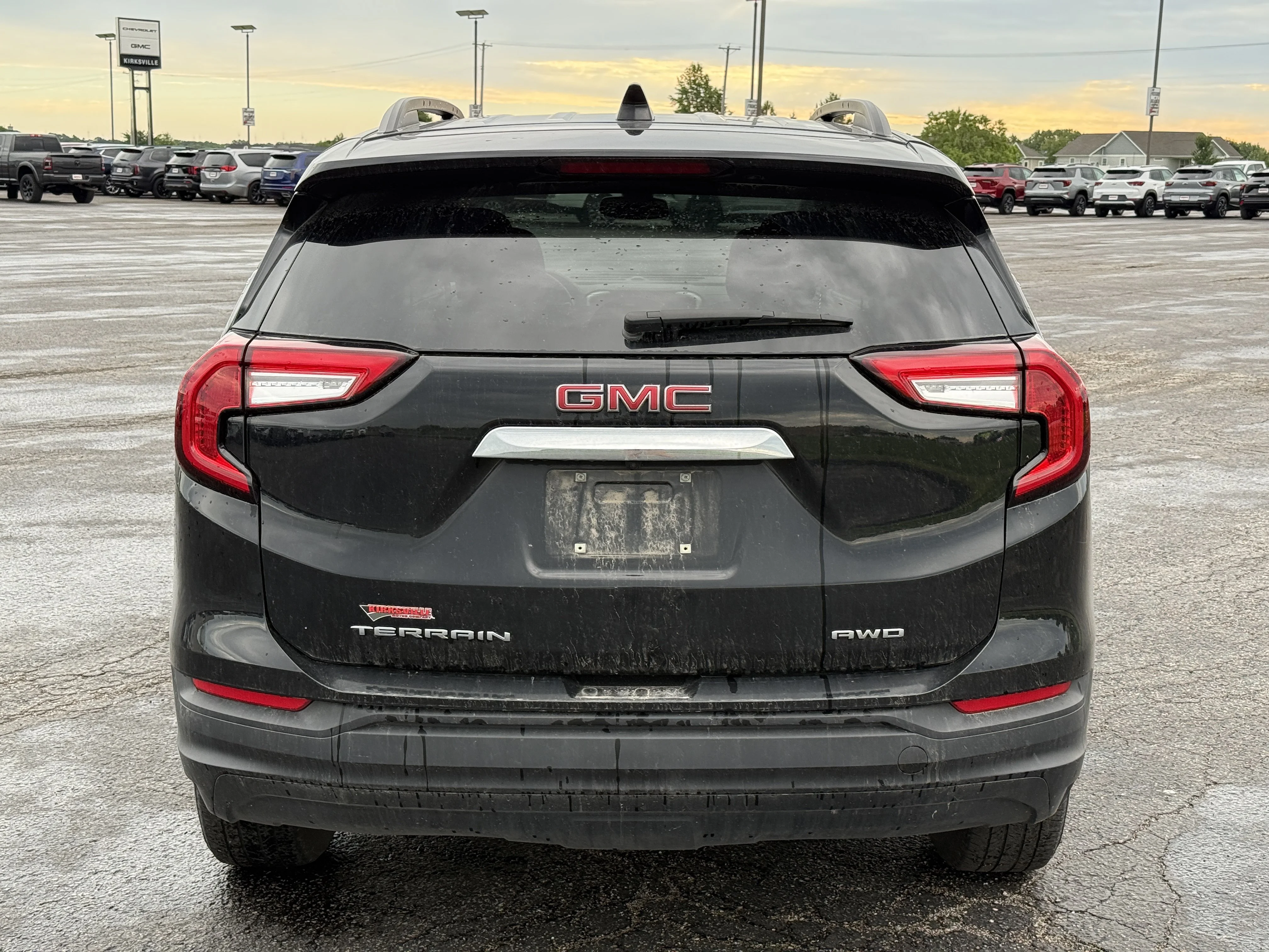 Used 2024 Ebony Twilight Metallic GMC SLE image 5