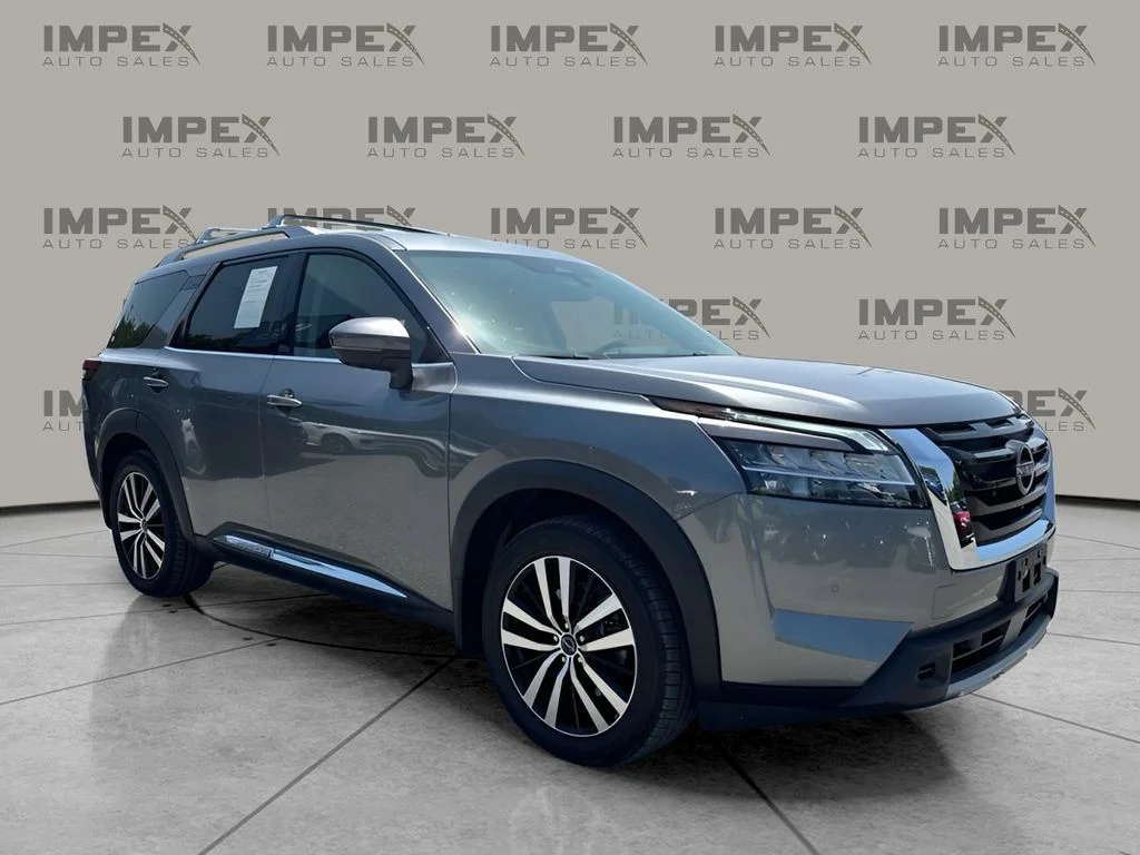 Used 2023 Gray Nissan Platinum image 7