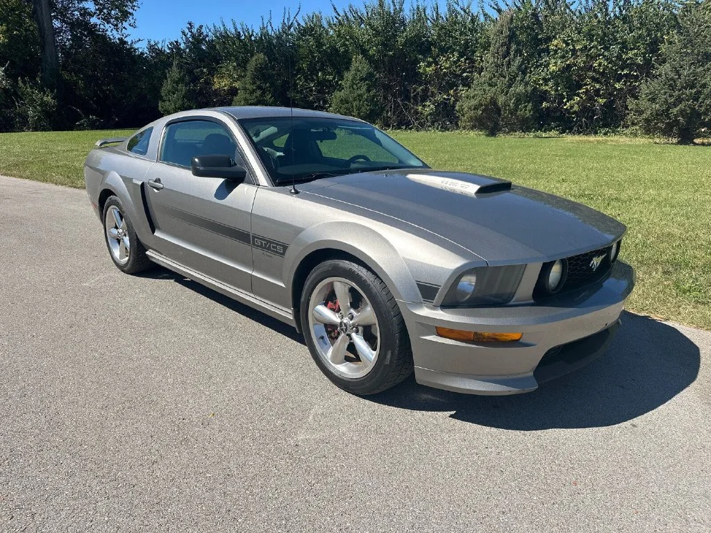 Used 2009  Ford GT image 1