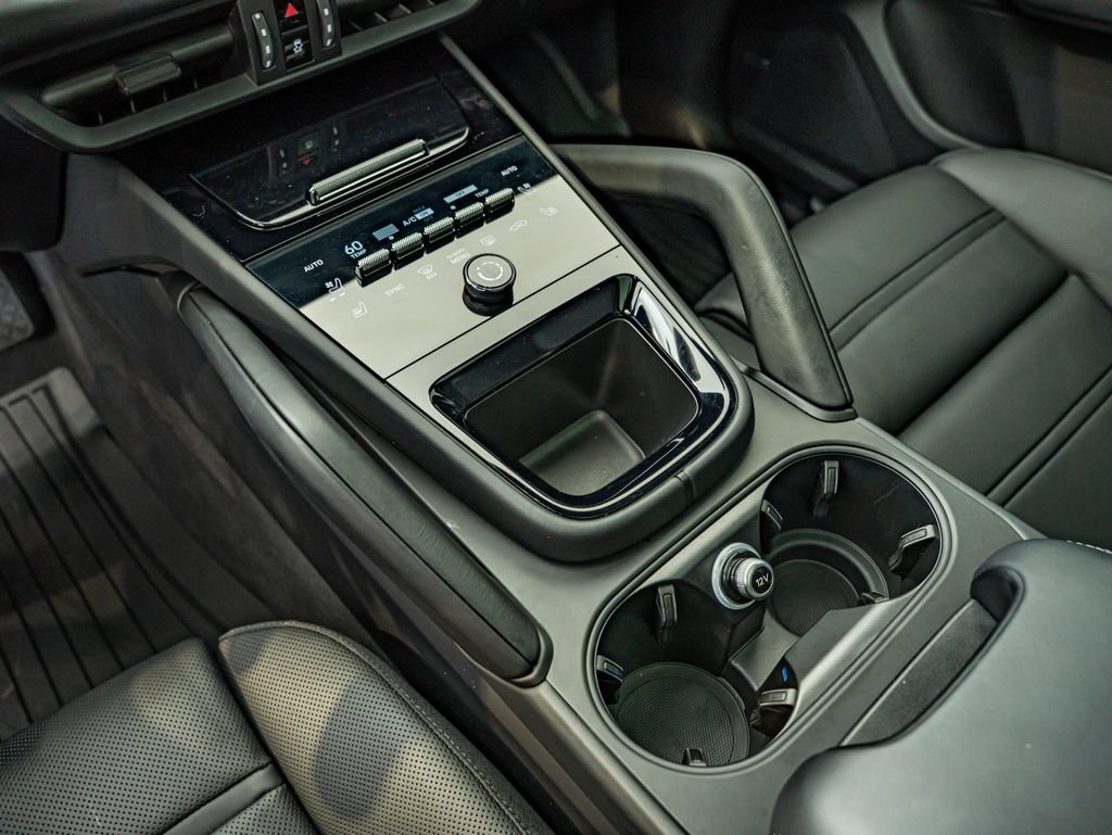 2025 Porsche Cayenne Coup E-Hybrid - Photo 30