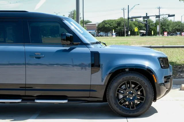 New 2026 Tasman Blue Land Rover X-Dynamic SE image 10