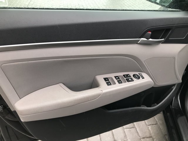 Used 2020 Phantom Black Hyundai SEL image 11