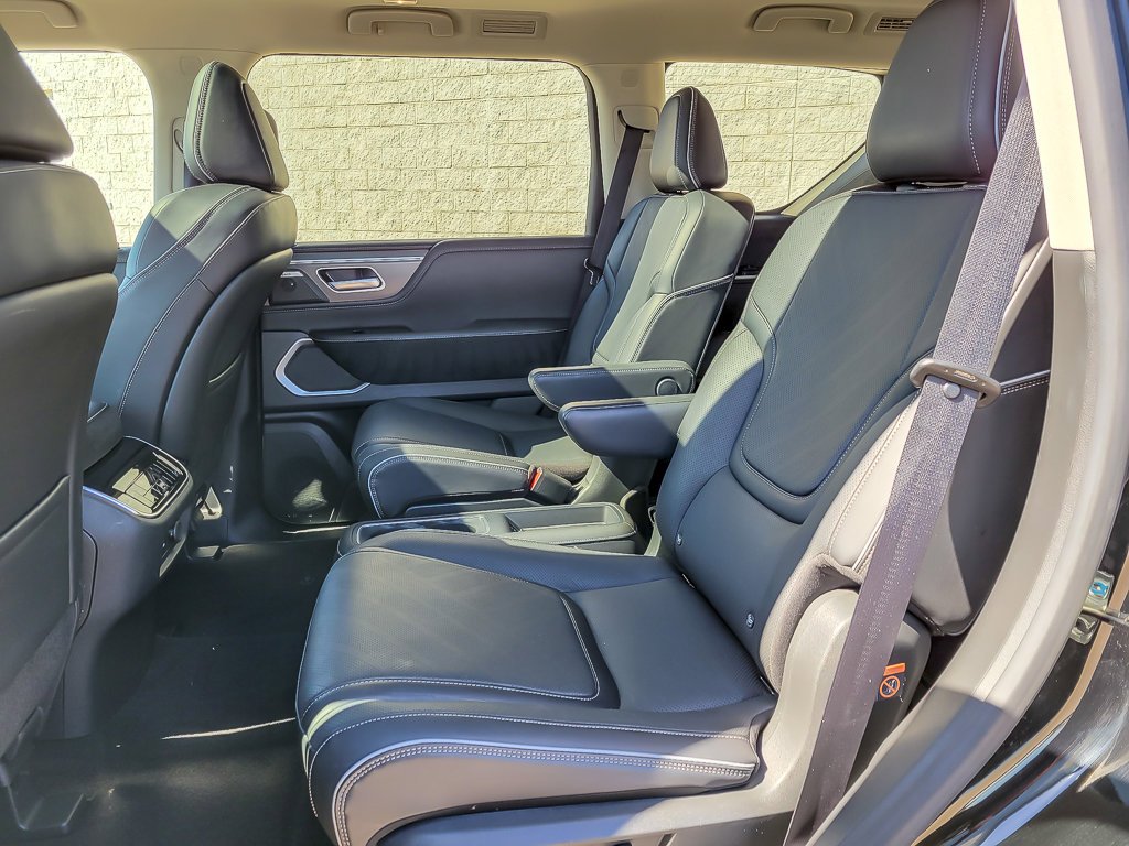 Used 2025 Black Obsidian INFINITI LUXE image 10