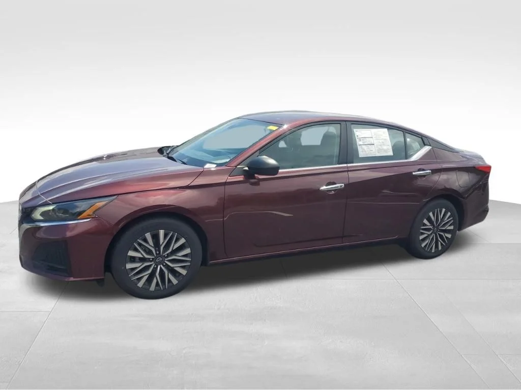 Used 2024 Red Nissan 2.5 SV image 2