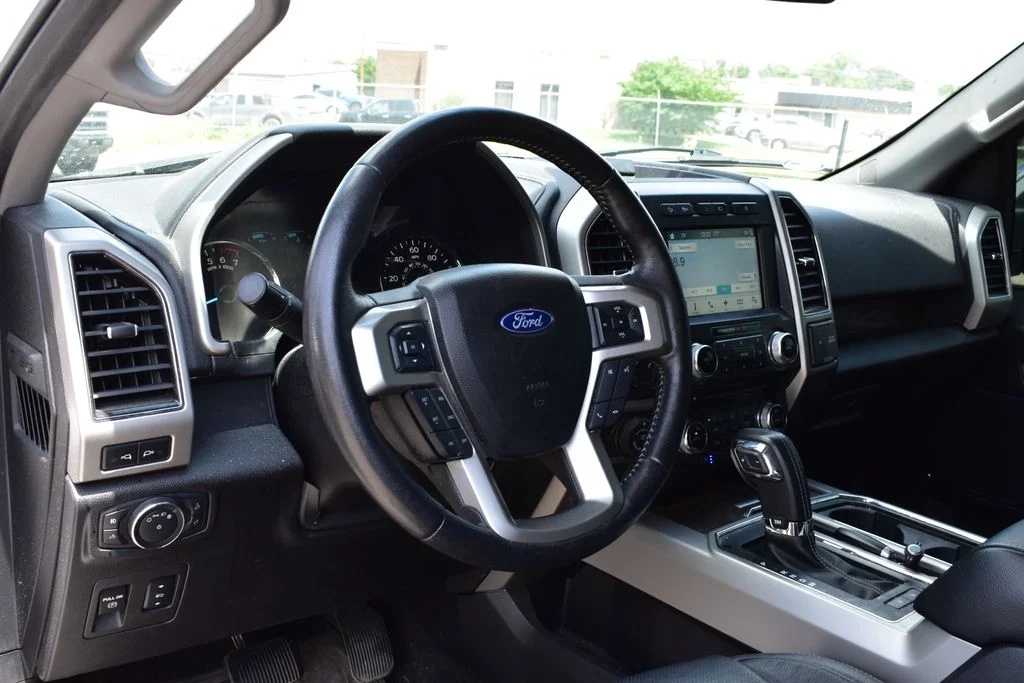 Used 2018 White Platinum Clearcoat Metallic Ford Lariat image 11