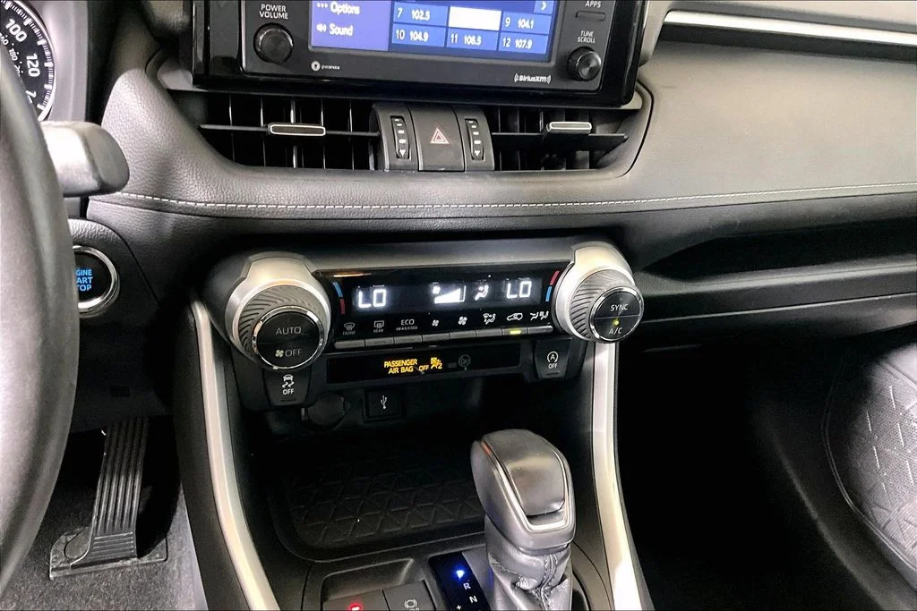 Used 2020 White Toyota XLE Premium image 24