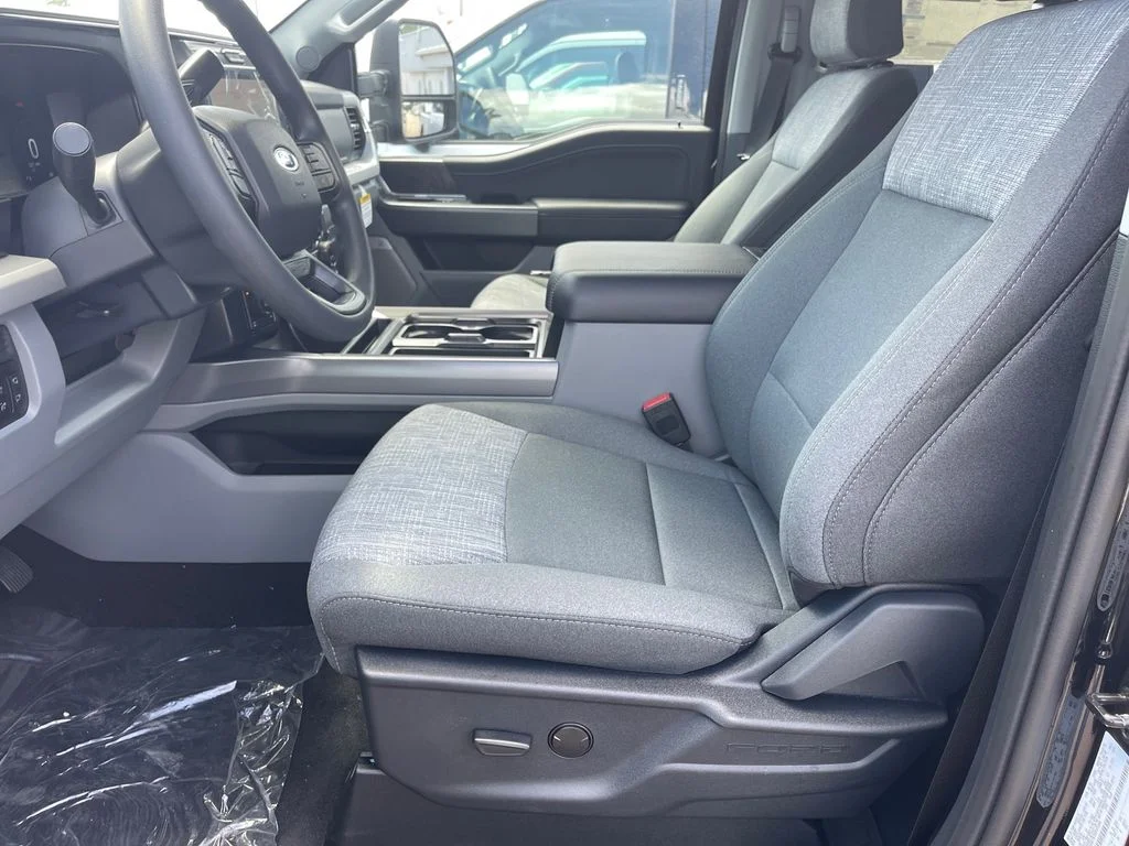 New 2026 Agate Black Metallic Ford F-250® XLT image 7