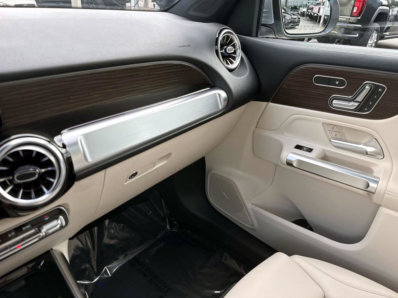 Used 2025 Silver Metallic Mercedes-Benz 250 image 25