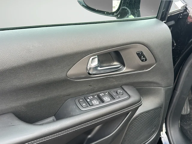 2026 Chrysler Pacifica Select - Photo 9