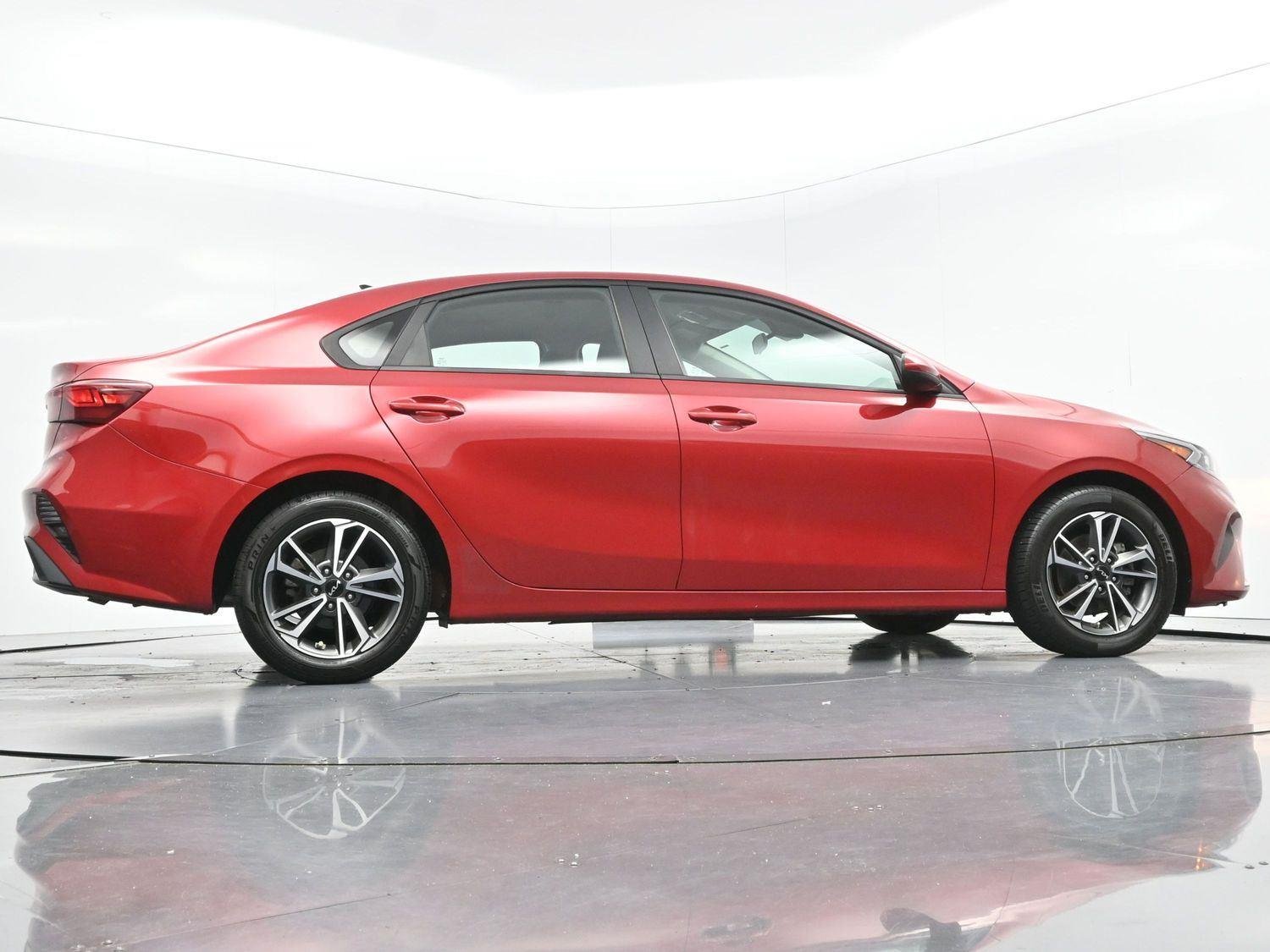 Used 2022 Currant Red Kia LXS image 45