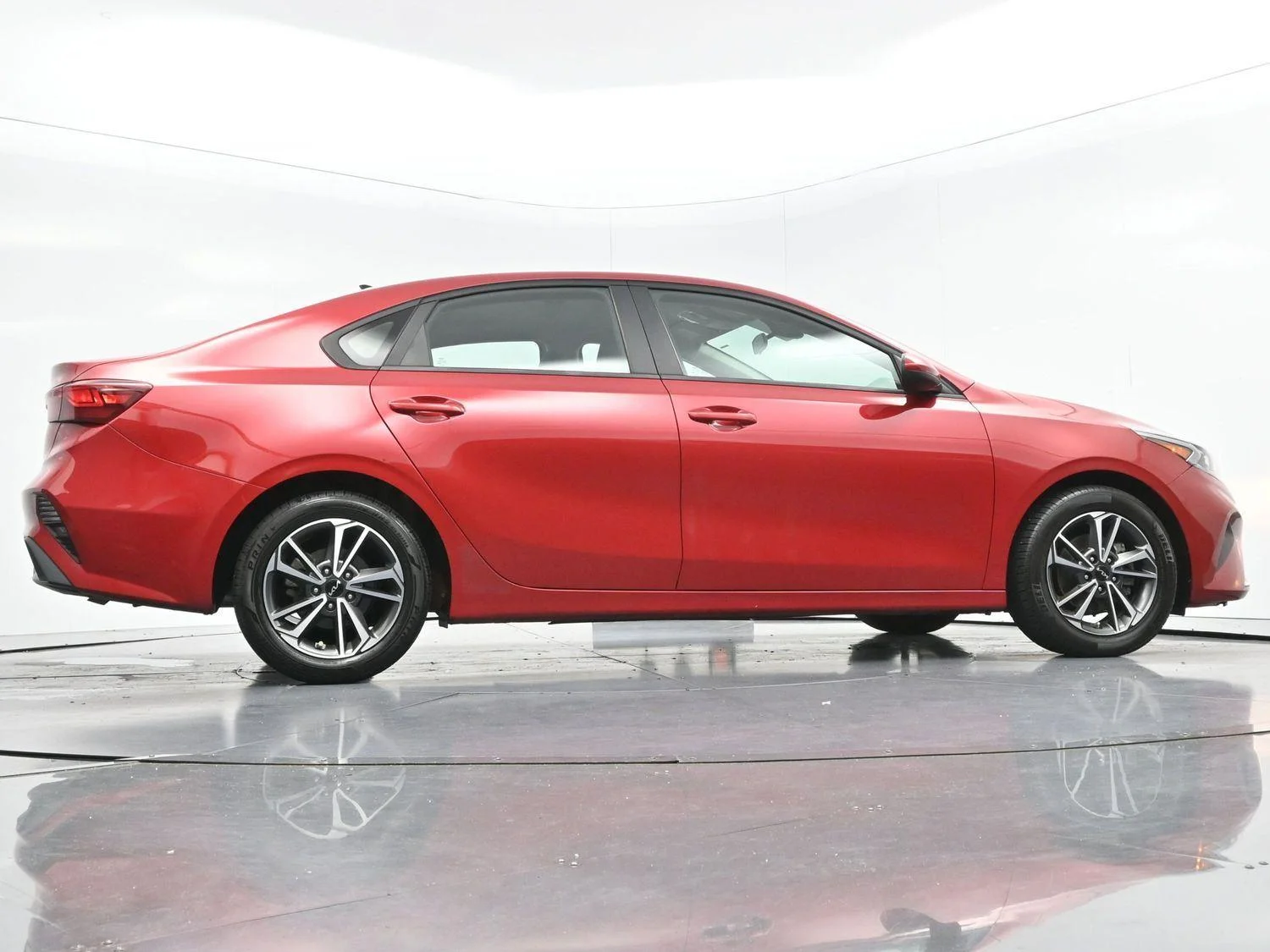 Used 2022 Currant Red Kia LXS image 45