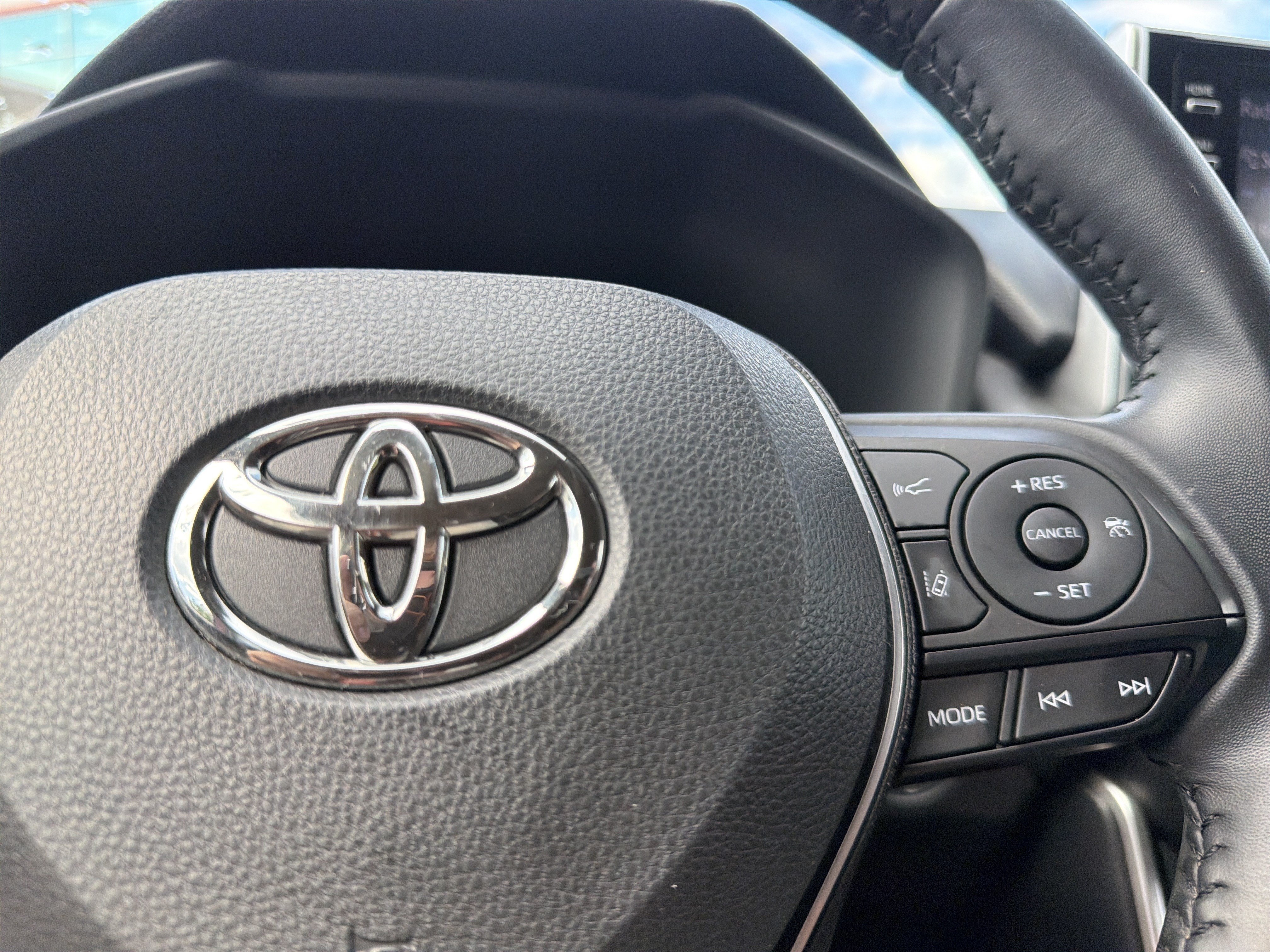 Used 2019 Pearl Toyota Limited image 11