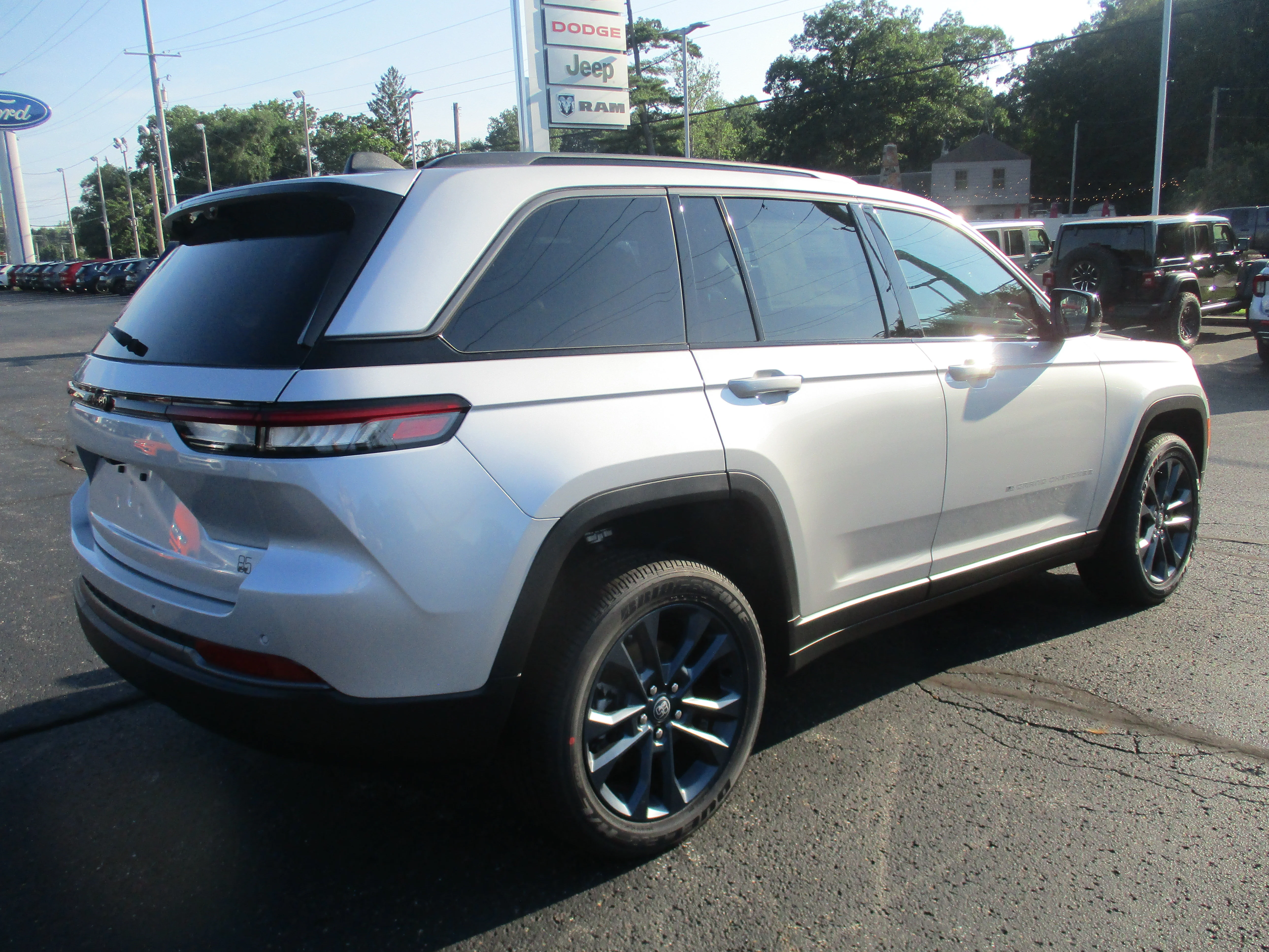 New 2026 Silver Zynith Jeep 85th Anniversary Edition image 28