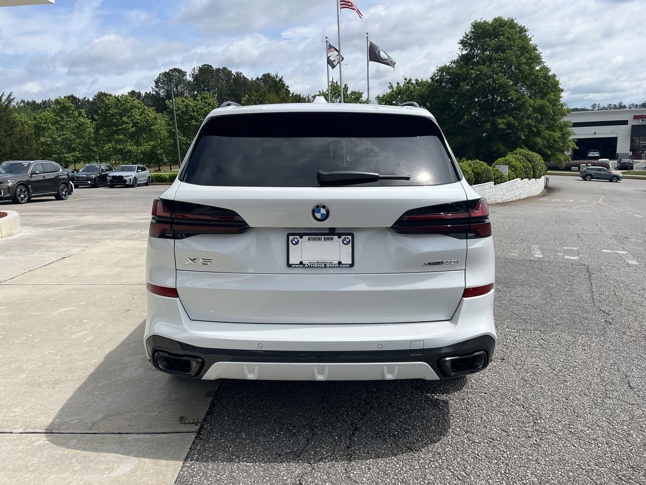 New 2026 Mineral White Metallic BMW xDrive40i image 7