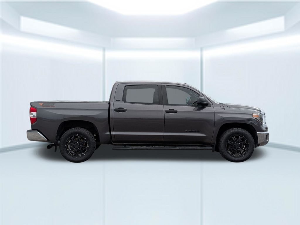 Used 2017 Gray Toyota SR5 image 7