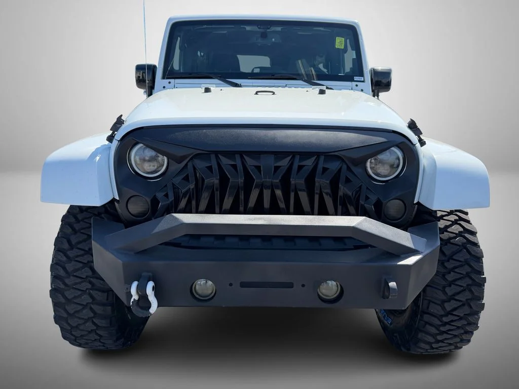 Used 2014 White Jeep Unlimited Sahara image 7
