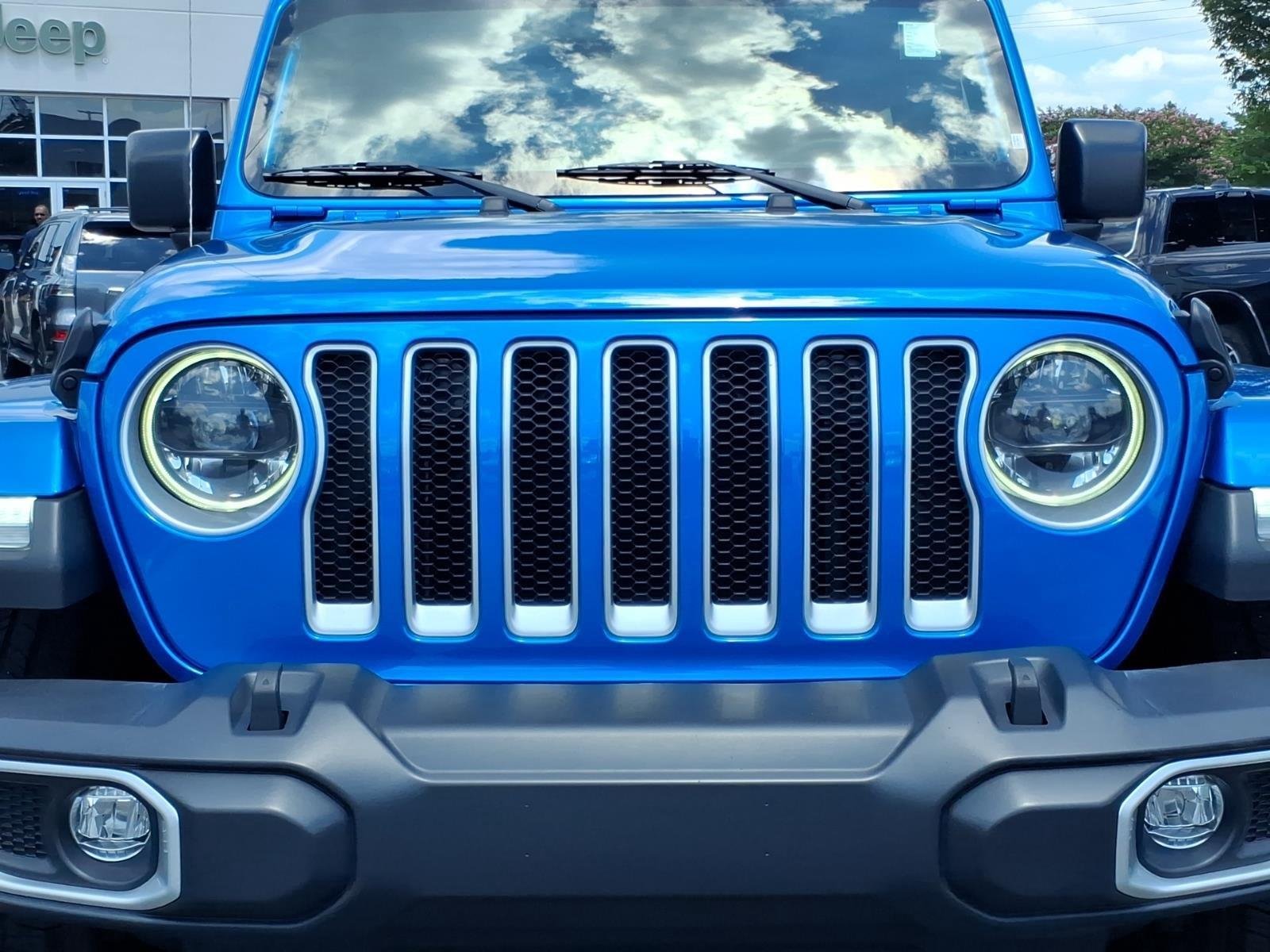 Used 2023 Hydro Blue Pearlcoat Jeep Sahara image 14