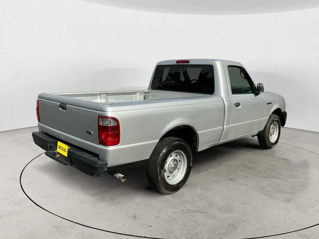 Used 2004 Silver Ford XL image 5
