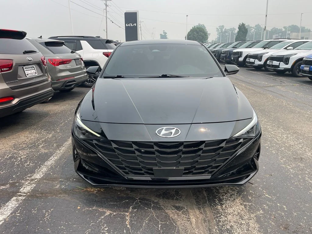 Used 2023 Phantom Black Hyundai SEL image 8