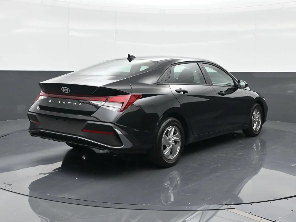 Certified Used 2025 Black Hyundai SE image 14