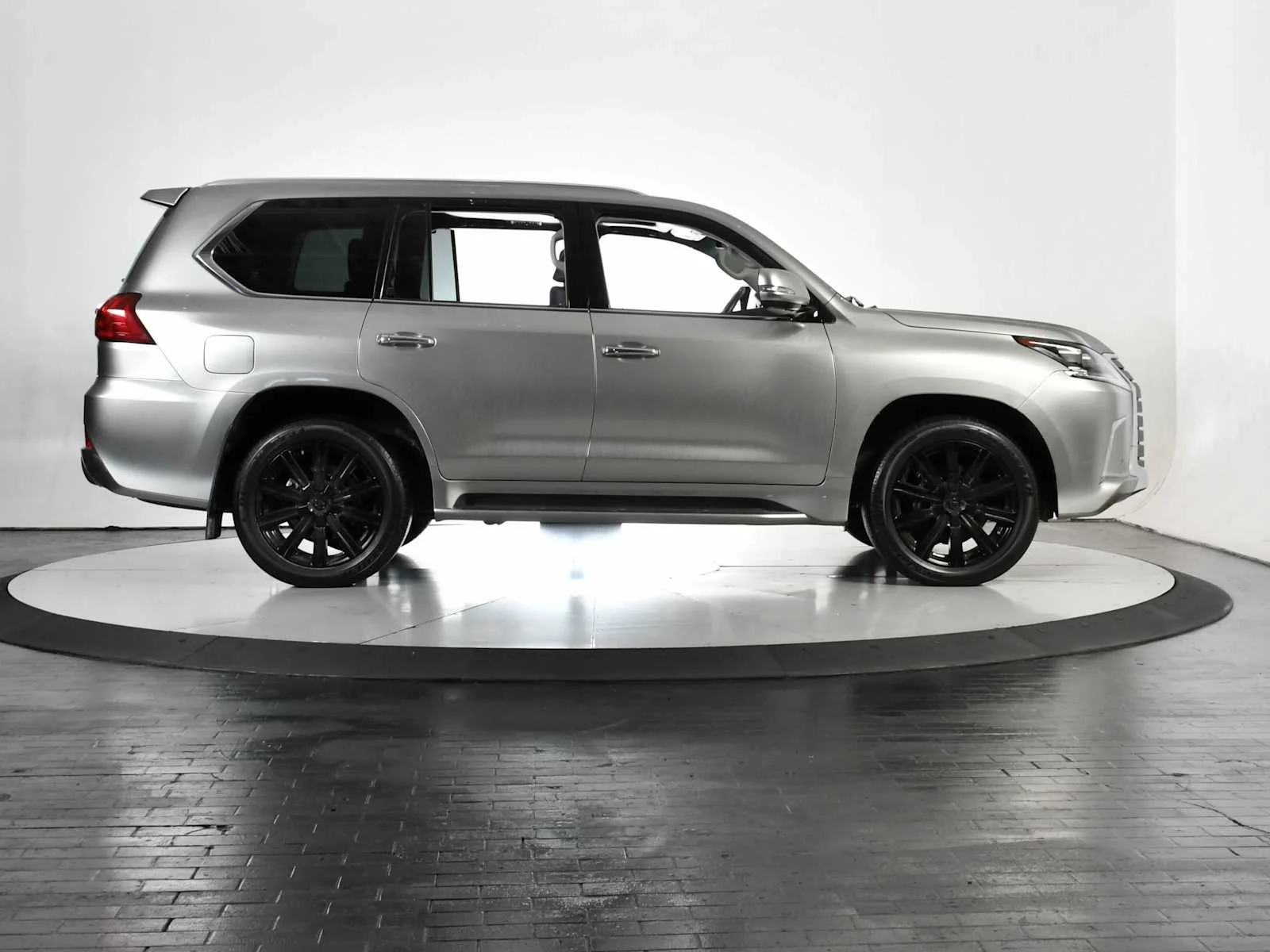 Used 2019 Atomic Silver Lexus  image 8