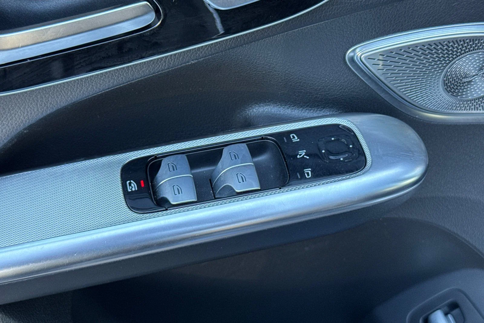 Certified Used 2025 Green Mercedes-Benz 350 SUV image 12